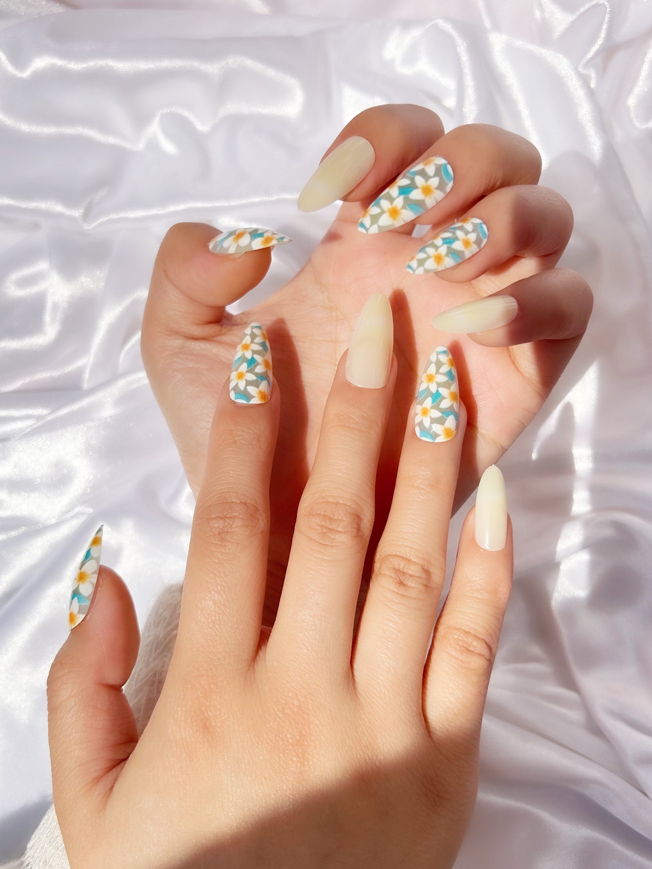 OPOOLA Almond Press on Nails Medium,OPOOLA Rainbow Jelly Soft Gel Fake Nails for Women Fit Natural,  Stick on Nails Reusable, 24pcs False Nails with Design Glue Art Kit