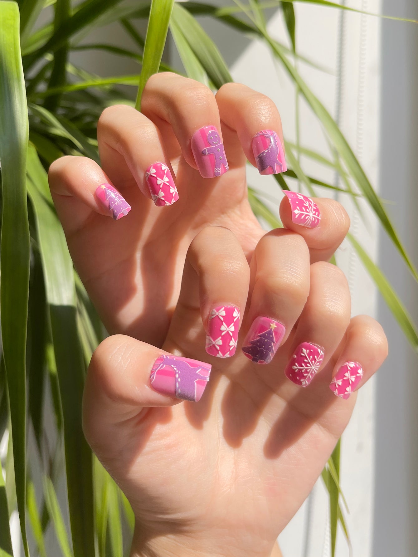 OPOOLA 24 pcs Short Square Shape Christmas Snow Flower Soft Gel Fake Press On Nails with Jelly Glue&Nail Buffer