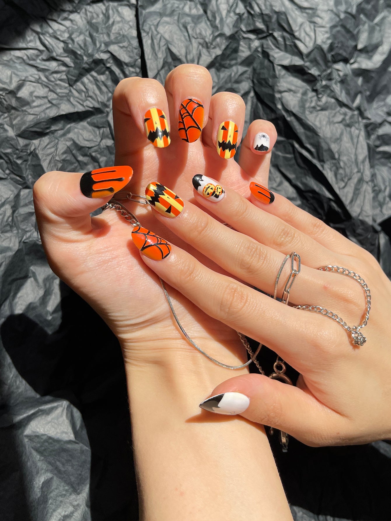 OPOOLA 24 pcs Oval Shape Halloween Evil Pumpkin Soft Gel Fake Press On Nails with Jelly Glue & Nail Buffer